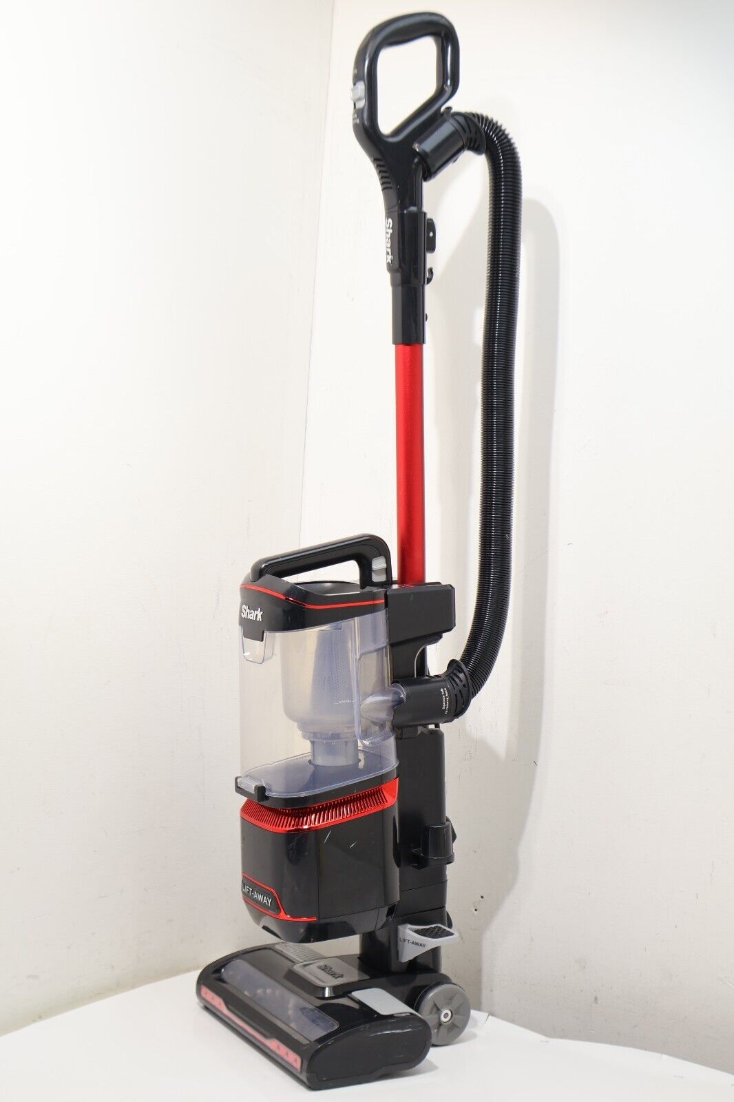 Shark NV602UK Lift-Away Allergy Corded Vacuum Cleaner (14937/A5B7)