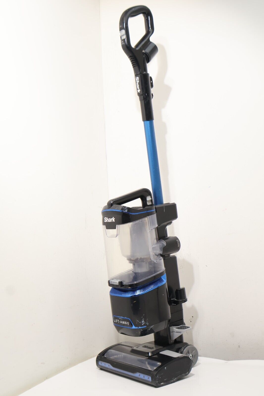 Shark Corded Upright Vacuum, Lift-Away [NV602UK] Anti Allergen, (14891/A7B4)