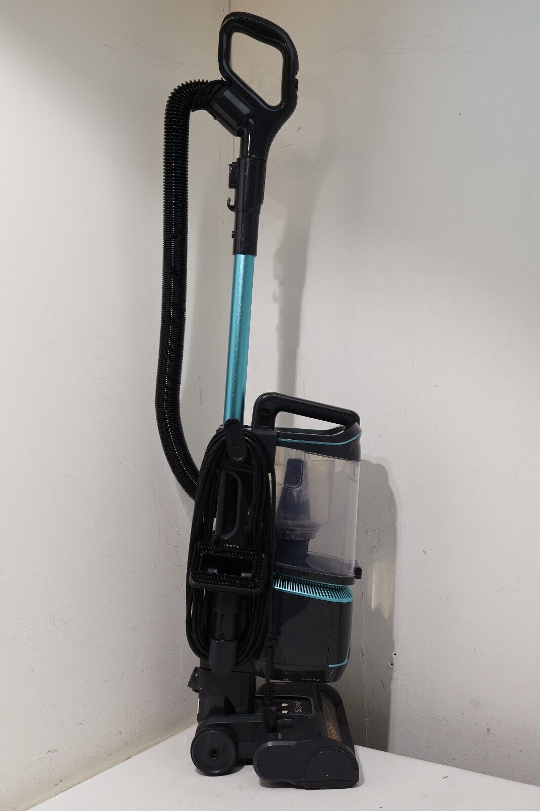 Shark Corded Upright Vacuum, Anti-Hair Wrap -[NZ690UK] (14292/A4B2)