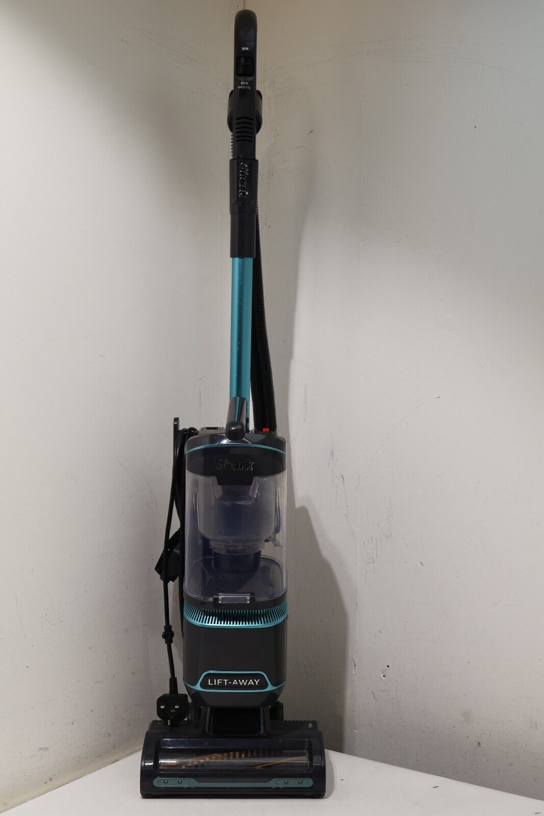 Shark Corded Upright Vacuum, Anti-Hair Wrap -[NZ690UK] (14292/A4B2)