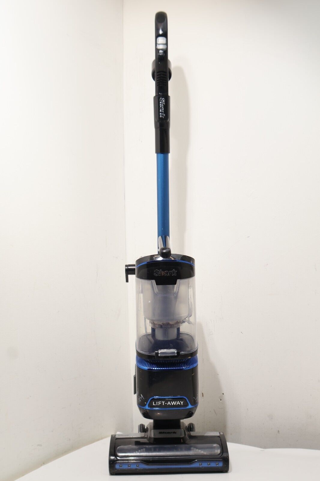 Shark Corded Upright Vacuum, Lift-Away [NV602UK] Anti Allergen, (14891/A7B4)